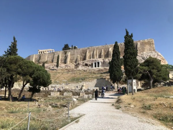 description of picture 2